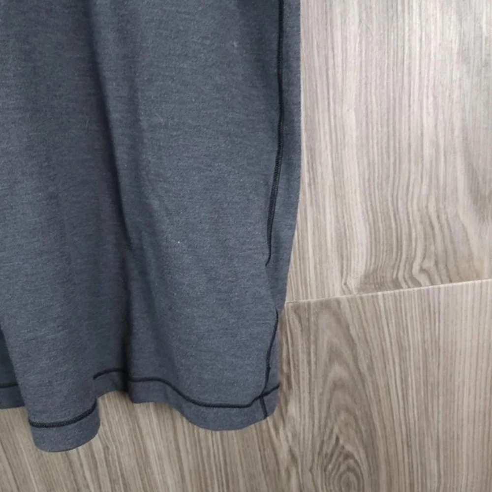 The‎ North Face Flash Dry Graphic Logo Men's Grey Tshirt